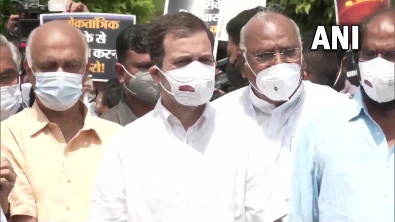 'Murder of Democracy': Rahul Gandhi, Opposition Leaders March to Vijay Chowk 'Murder of Democracy': Rahul Gandhi, Opposition Leaders March to Vijay Chowk