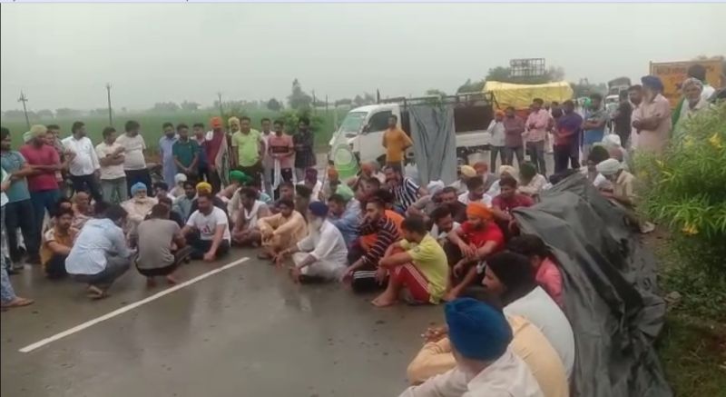 Family members and villagers in the rain to bring justice to Lovepreet Family members and villagers in the rain to bring justice to Lovepreet