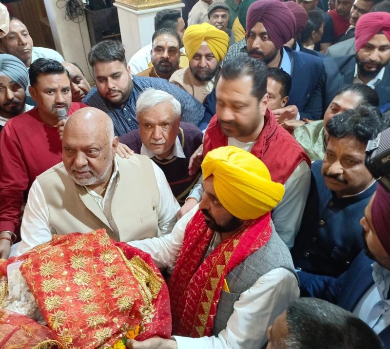  On the occasion of Maha Shivaratri, CM Punjab,  Bhagwant Mann, visited shri Devi Talab Mandir Jalandhar