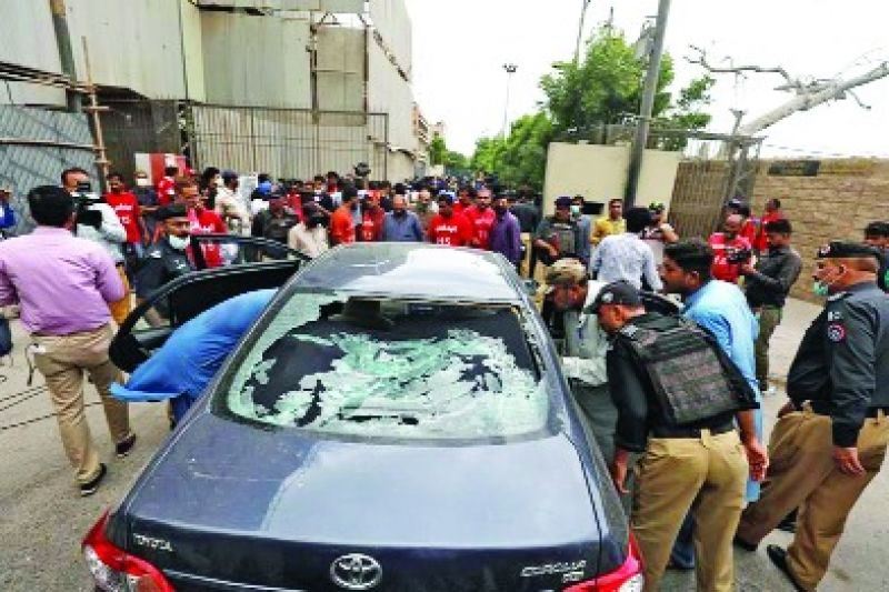  Attack on Pakistan's stock exchange kills 11, including 4 militants