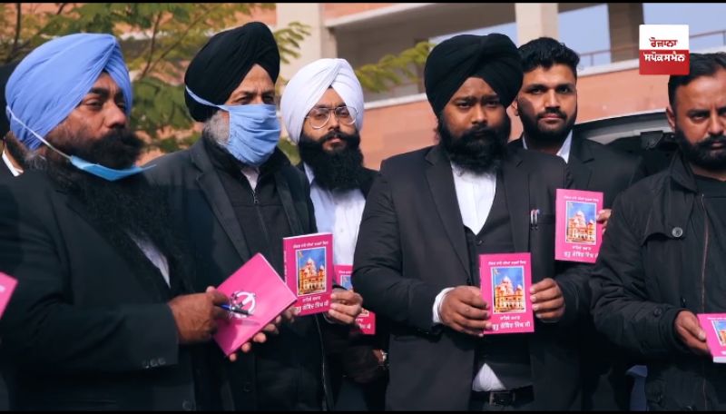 Chandigarh advocate sent 5000 books for protesting farmers 