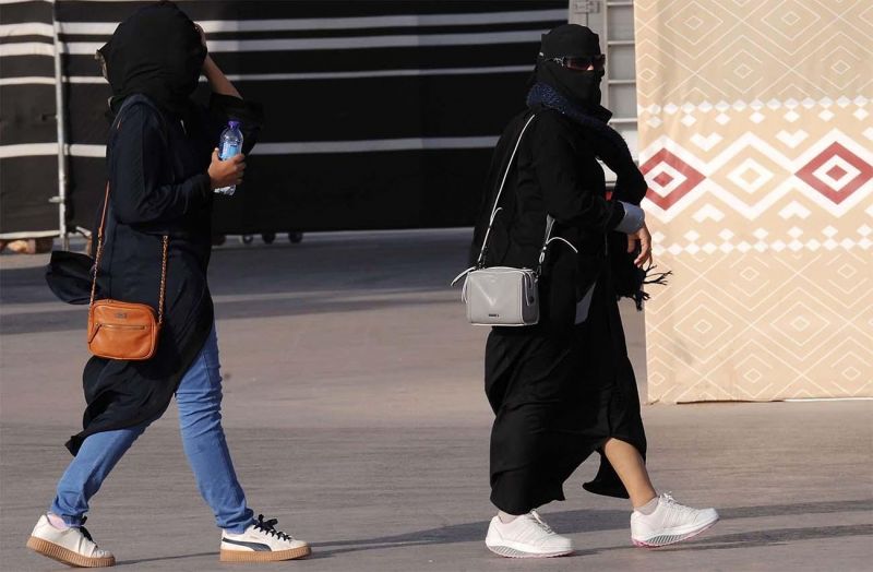 Saudi To Impose Fines For Tight Clothes, Kissing In Public