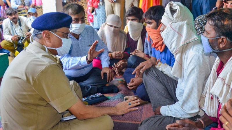 Hathras Case : Accused write to SP, claim victim`s mother and brother killed her Hathras Case : Accused write to SP, claim victim`s mother and brother killed her