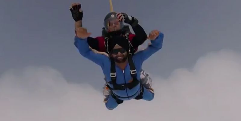 Sikh youth sky diving 14000 feet in Mississauga 