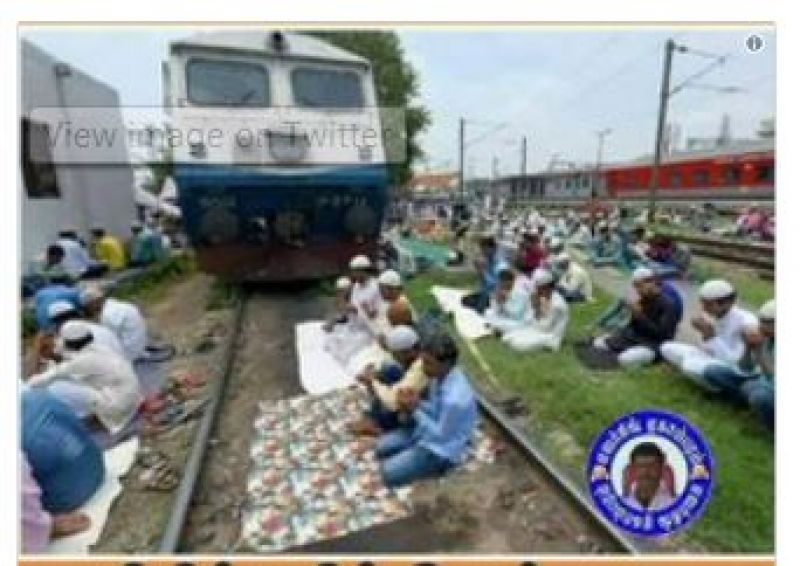Namaz On Railway Line