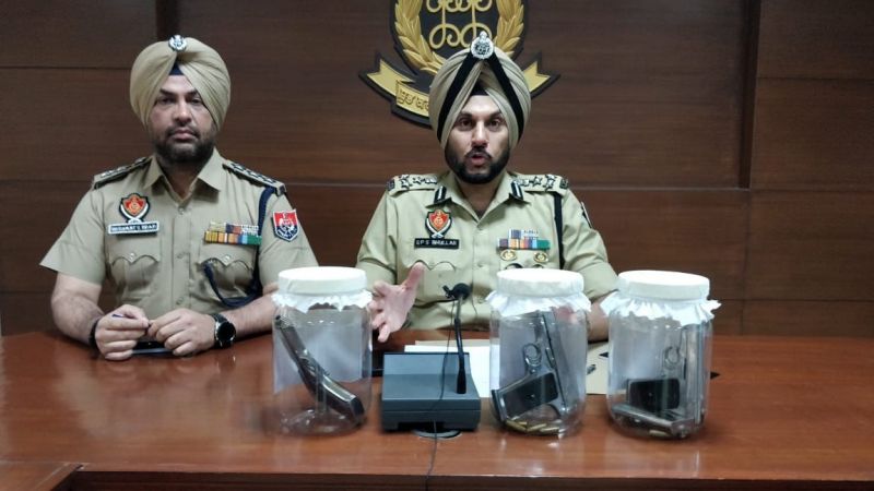 Punjab Police arrested the accused with 3 pistols and weapons