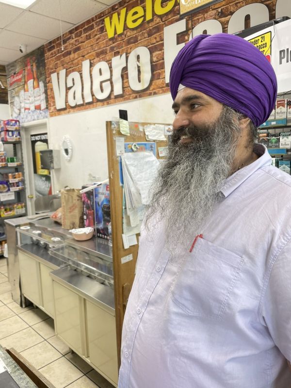 This Sikh gas station owner in US is selling fuel at a loss This Sikh gas station owner in US is selling fuel at a loss