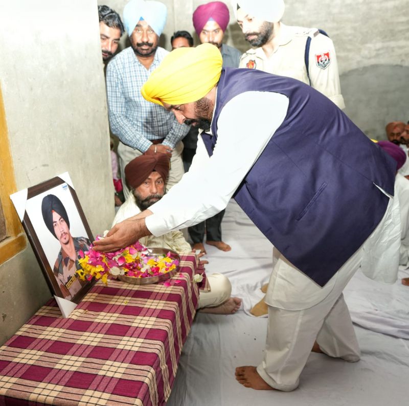 CM Bhagwant Mann hands over a check of Rs 1 crore to family of Agniveer Shaheed Amritpal Singh
