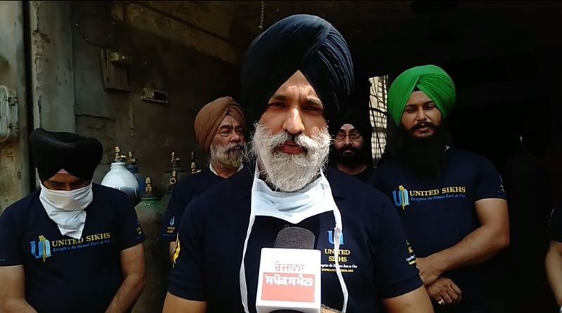 Free oxygen provided by United Sikhs in delhi Free oxygen provided by United Sikhs in delhi