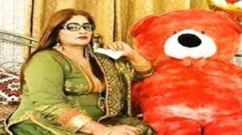  After the death of her husband, the woman made Teddy Bear her partner 