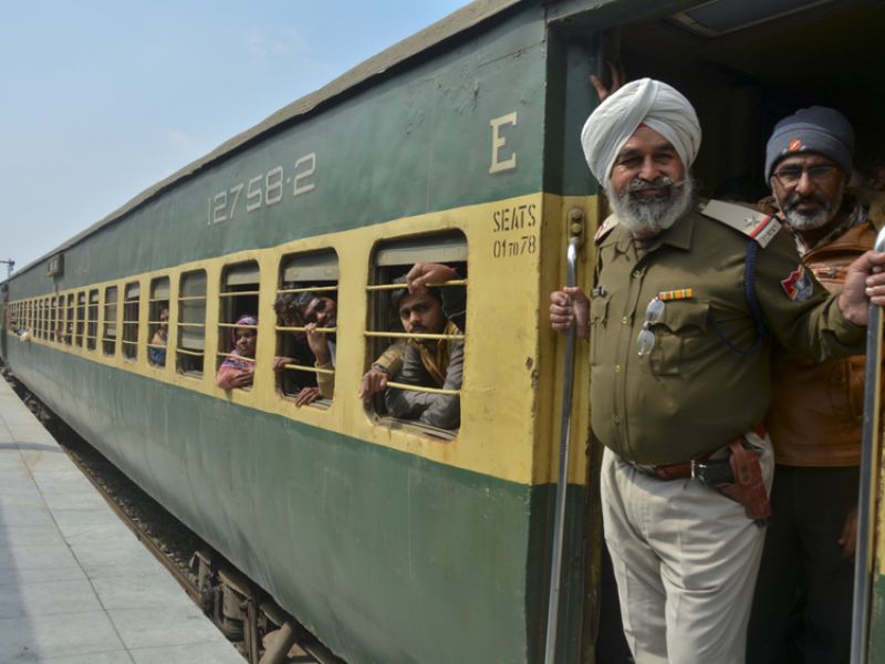 Pakistan suspends Samjhauta Express
