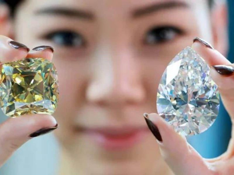 The world's largest white diamond 'The Rock' is going to be auctioned