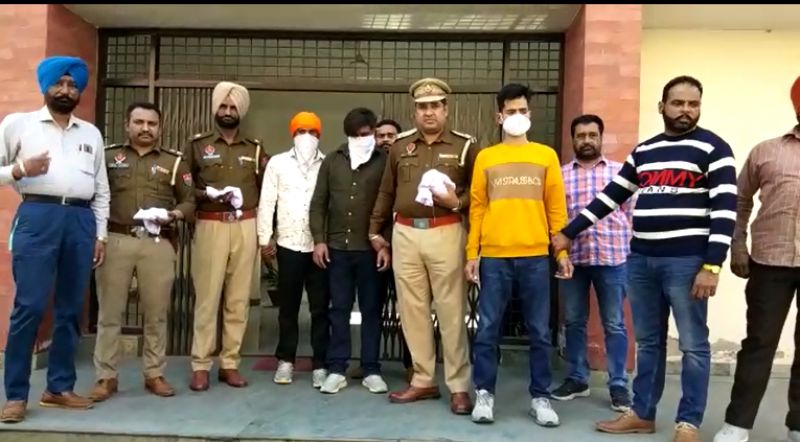 STF nabs three international smugglers 