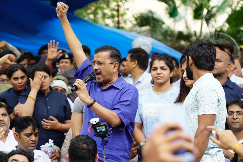 Arvind Kejriwal extends support to wrestlers