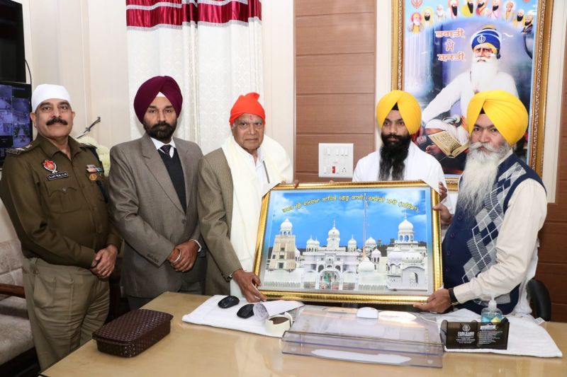 Punjab Governor pays obeisance at Takht Sri Damdama Sahib