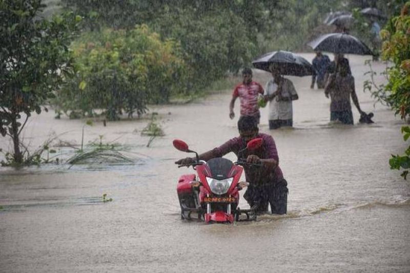 Rain, flood, landslides hit normal life in india
