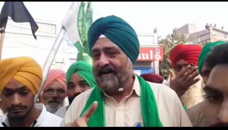 Farmers and Congress Workers oppose Harsimrat Kaur Badal