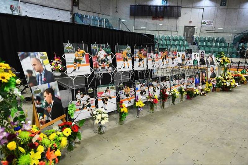Justin Trudeau attends vigil to mourn 15 killed in ice hockey team bus crash