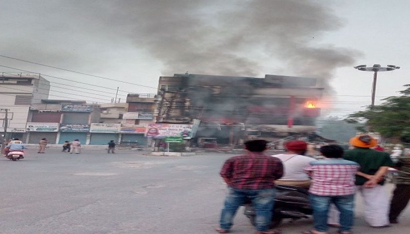  Indonesia oil well fire kills 10 people