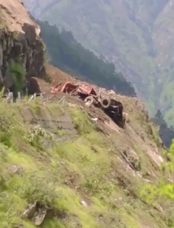 Stones fall from hill on HRTC bus Stones fall from hill on HRTC bus