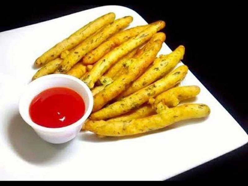 Eat potato and semolina fingers with tea Eat potato and semolina fingers with tea
