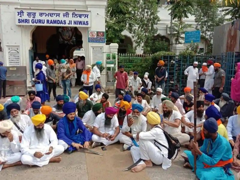 Sikhs Protest Outside SGPC Office Sikhs Protest Outside SGPC Office