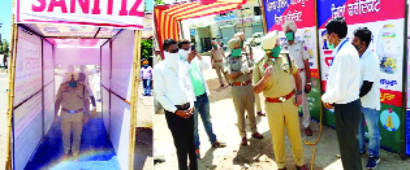 ਮਨਜੀਤ ਸਿੰਘ ਢੇਸੀ ਵੱਲੋਂ ਸੈਨੇਟਾਈਜ਼ਰ ਰੂਮ ਵਿਚੋਂ ਲੰਘਣ ਅਤੇ ਹੋਰਾਂ ਨਾਲ ਗੱਲਬਾਤ ਕਰਨ ਦੀਆਂ ਤਸਵੀਰਾਂ।