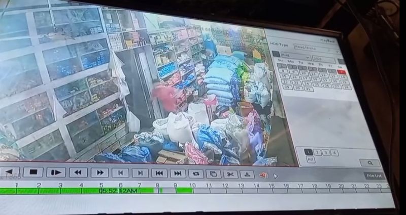 The bravery of an elderly shopkeeper frightened the robbers
