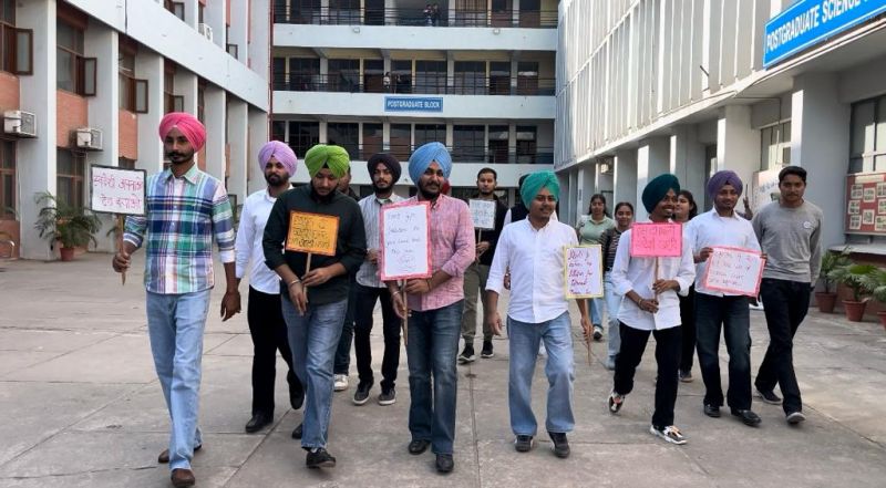 Sri Guru Gobind Singh College celebrated Green Diwali