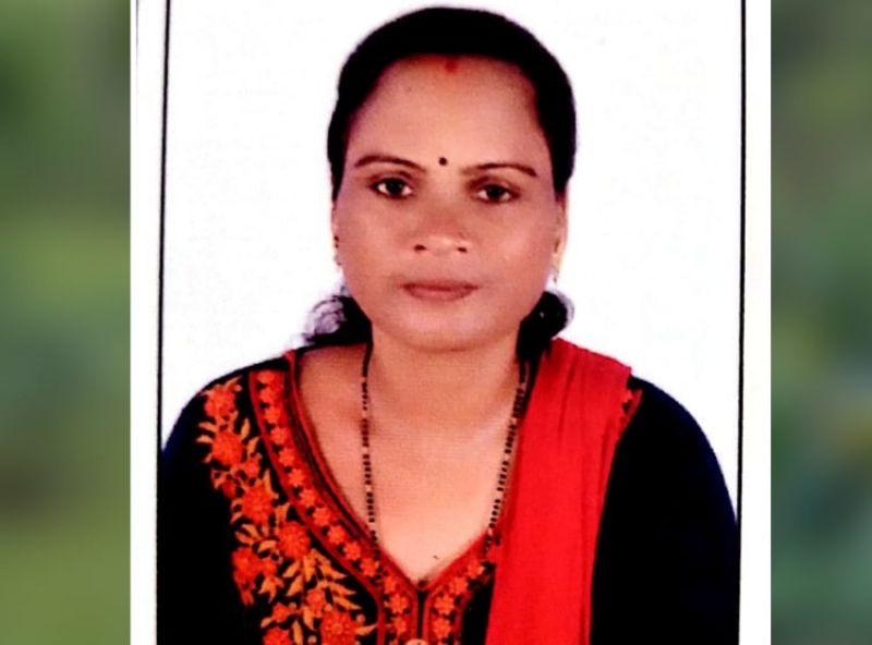 Mother passed 12th examination with twins daughters 