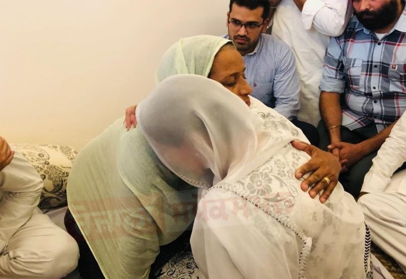 MP Preneet Kaur with late Sidhu Musewala's family