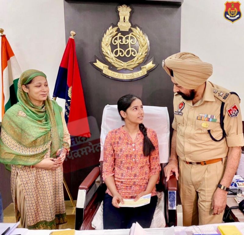 SSP Mandeep Singh Sidhu handed over a check of Rs. 21000 from his salary to Tamanna Sharma