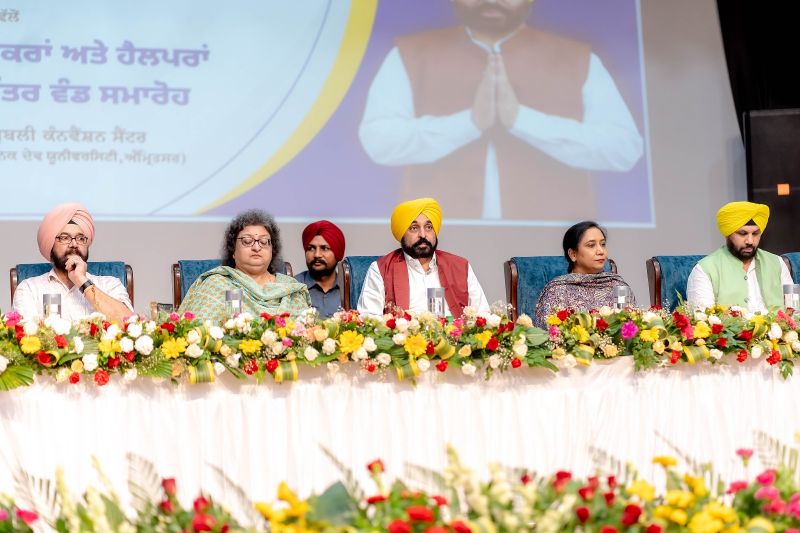 RAKHI BONANZA TO WOMEN AS CM HANDS OVER APPOINTMENT LETTERS TO 5714 ANGANWADI WORKERS