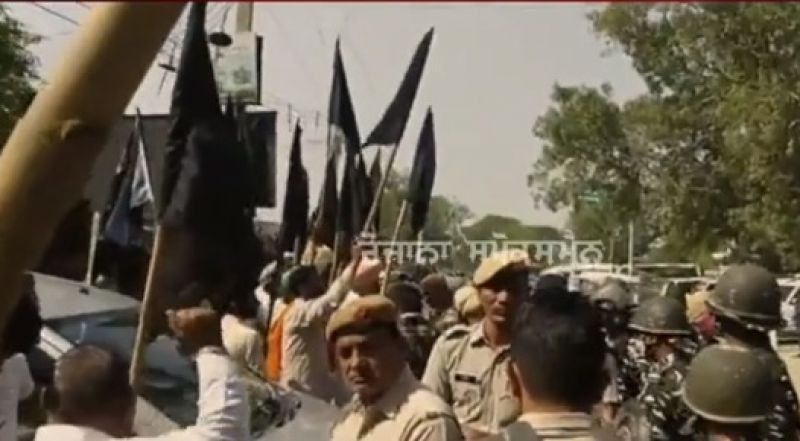 Farmers Show black flags to haryana deputy cm
