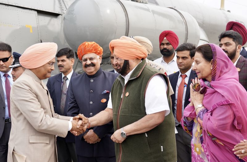 Captain Amarinder Singh, V.P. Singh Badnore and Preneet Kaur receiving and welcoming the President of India Ram Nath Kovind at Helipad