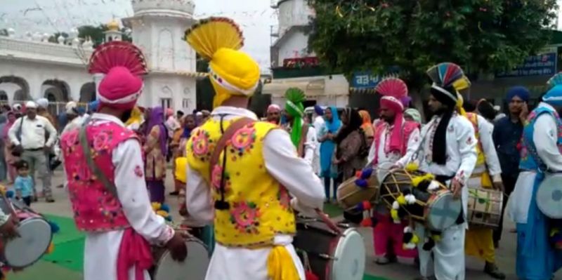 Gurdwara Amb Sahib : Bhangra at Nagar Kirtan