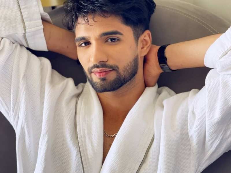 Zeeshan Khan Zeeshan Khan