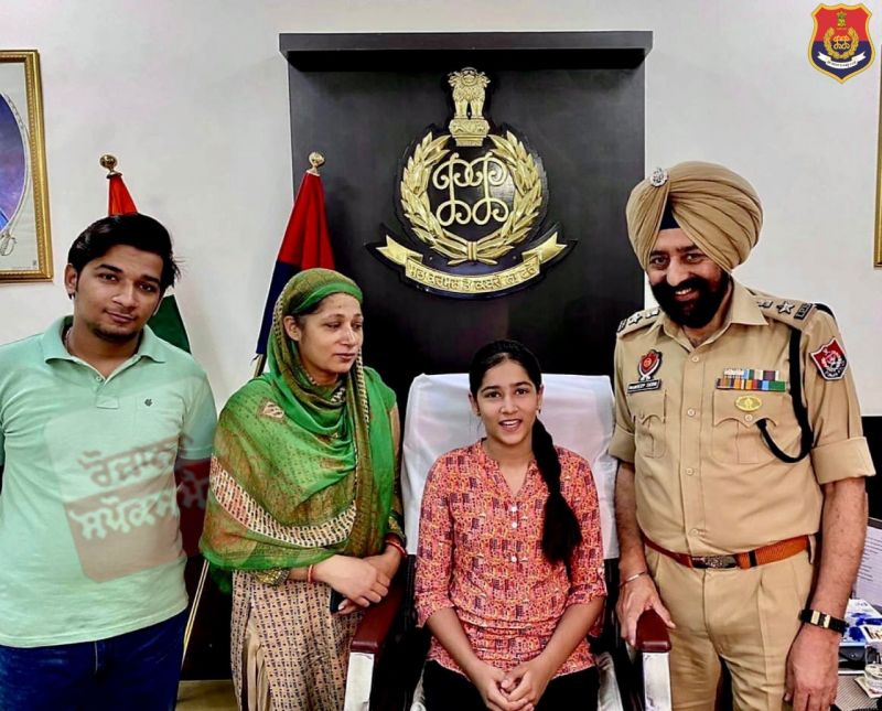 SSP Mandeep Singh Sidhu handed over a check of Rs. 21000 from his salary to Tamanna Sharma