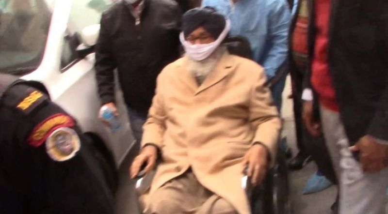 Former Chief Minister Parkash Singh Badal arrives at DMC Ludhiana for medical check up