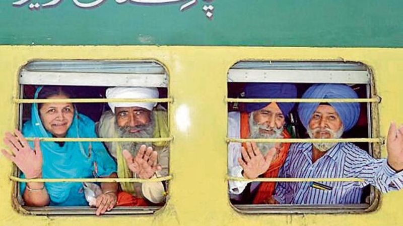 Jatha of Sikh pilgrims returning from Pakistan Jatha of Sikh pilgrims returning from Pakistan