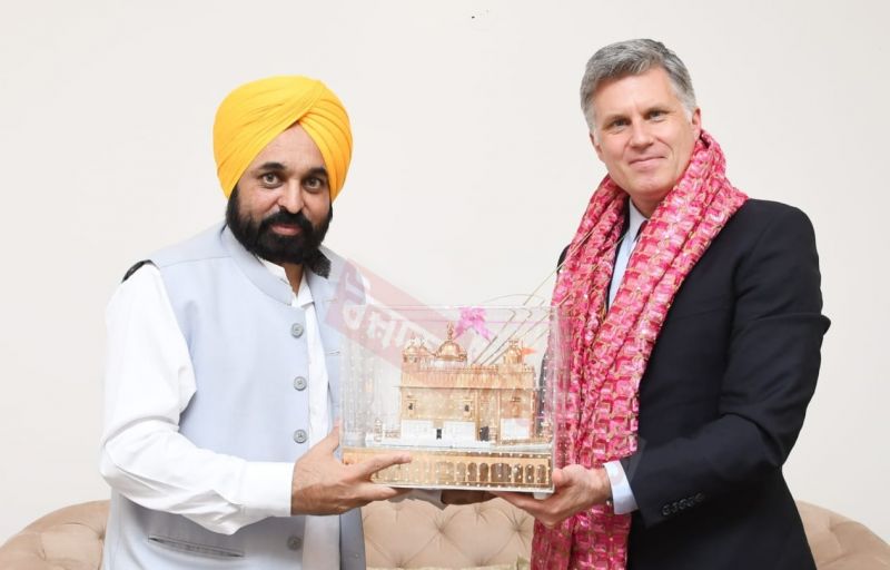  CM Mann and Cameron MacKay