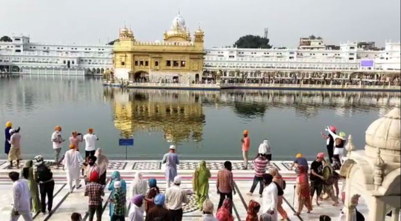 Sangats paid obeisance at Darbar Sahib Sangats paid obeisance at Darbar Sahib
