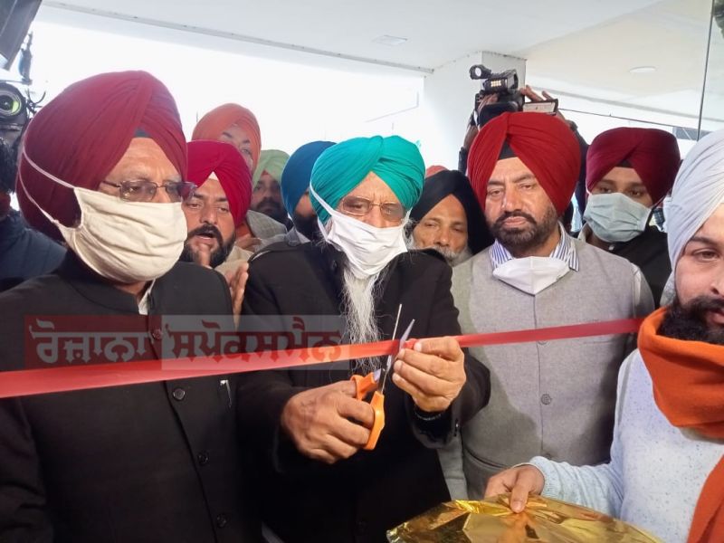 Balbir Rajewal arrives to inaugurate Sanyukt Samaj Morcha office at Phase 7, Mohali