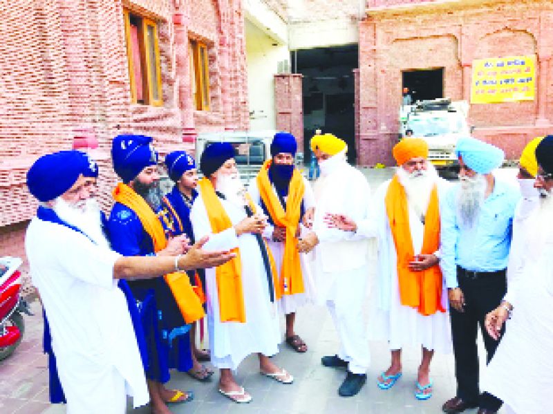 ਹਰਪ੍ਰੀਤ ਸਿੰਘ ਪਠਲਾਵਾ ਨੂੰ ਸਨਮਾਨਤ ਕਰਦੇ ਭਾਈ ਜਸਵੀਰ ਸਿੰਘ ਰੋਡੇ, ਨਾਲ ਭਾਈ ਰਜਿੰਦਰ ਸਿੰਘ ਮਹਿਤਾ, ਚਰਨਜੀਤ ਸਿੰਘ ਜਸੋਵਾਲ ਤੇ ਸਵਰਨਜੀਤ ਸਿੰਘ। ਹਰਪ੍ਰੀਤ ਸਿੰਘ ਪਠਲਾਵਾ ਨੂੰ ਸਨਮਾਨਤ ਕਰਦੇ ਭਾਈ ਜਸਵੀਰ ਸਿੰਘ ਰੋਡੇ, ਨਾਲ ਭਾਈ ਰਜਿੰਦਰ ਸਿੰਘ ਮਹਿਤਾ, ਚਰਨਜੀਤ ਸਿੰਘ ਜਸੋਵਾਲ ਤੇ ਸਵਰਨਜੀਤ ਸਿੰਘ।