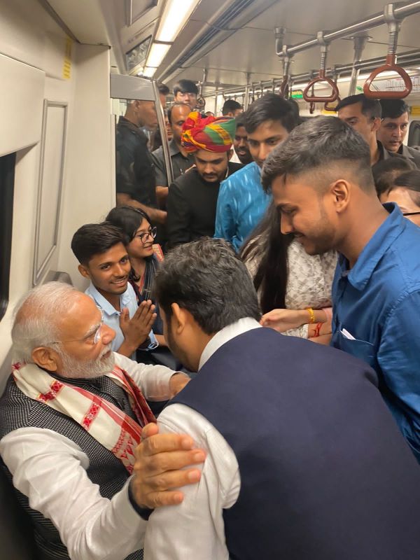 Prime Minister Narendra Modi traveled in Delhi Metro