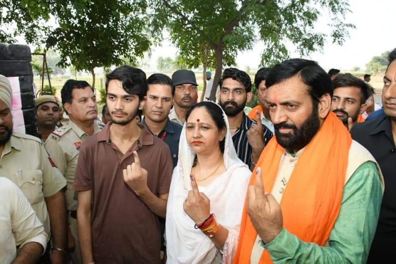 Haryana CM and His wife cast their vote