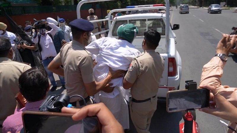 AAP observes ‘Black Day’ by protesting in front of Punjab Governor's residence