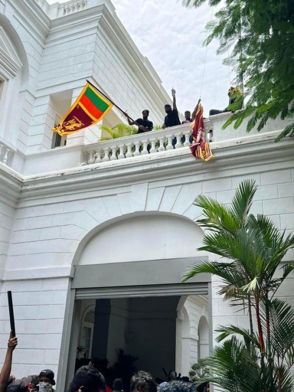 Hundreds of anti-govt protesters break into Sri Lankan president's residence