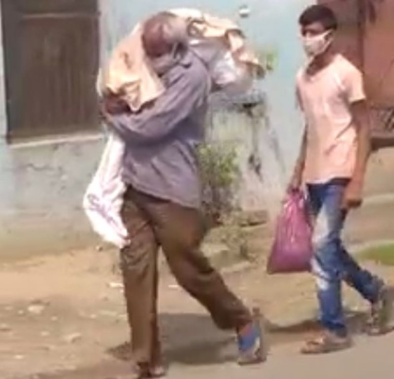 Man Carries Dead Body of His daughter On Shoulder Man Carries Dead Body of His daughter On Shoulder
