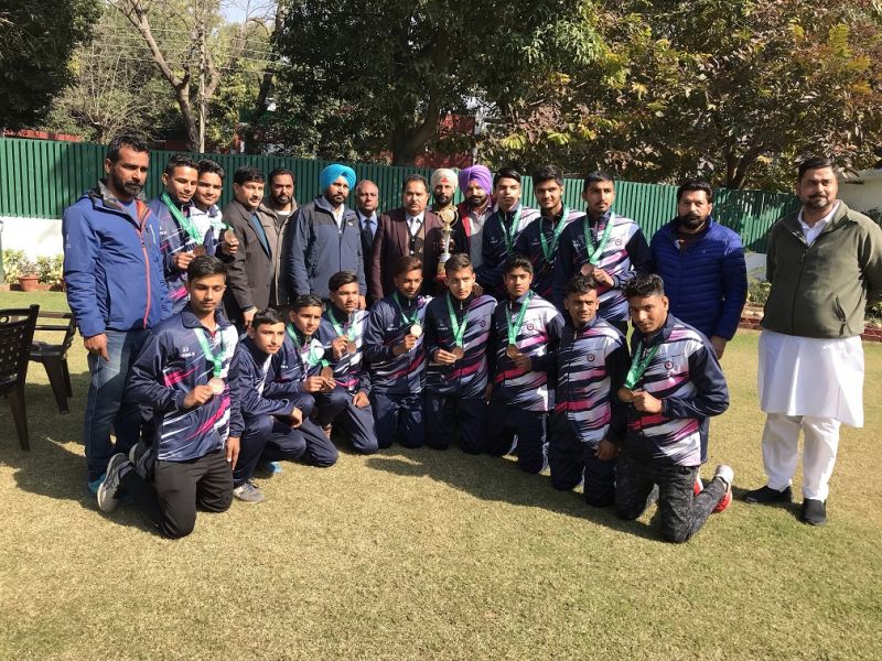 Handball team players met Education Minister